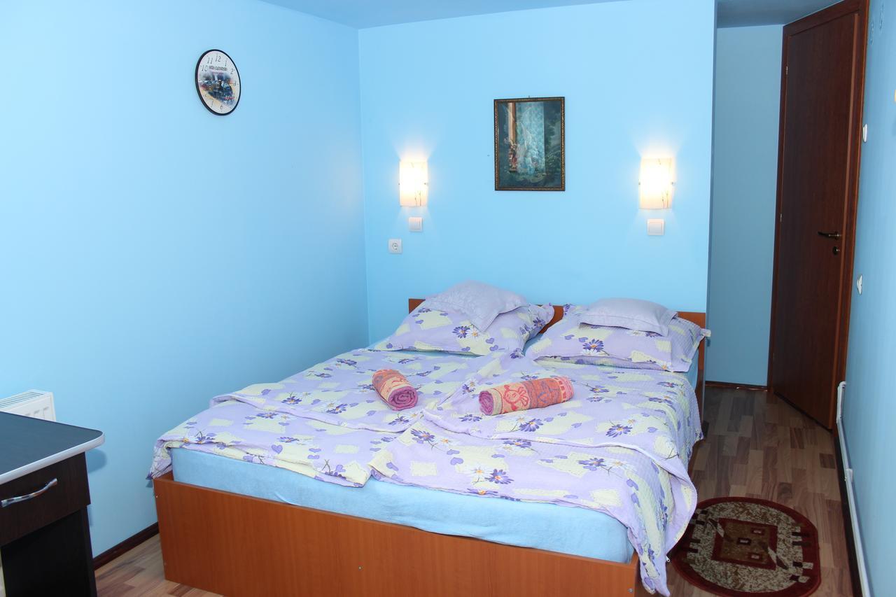 Csergo Ildiko Vendeghaz Hotel Lazarea Exterior photo