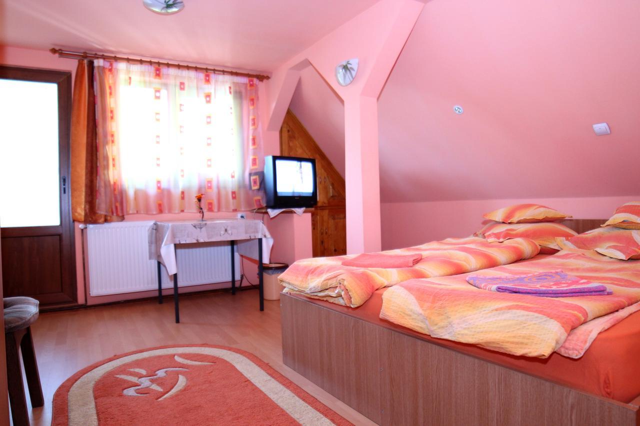 Csergo Ildiko Vendeghaz Hotel Lazarea Exterior photo