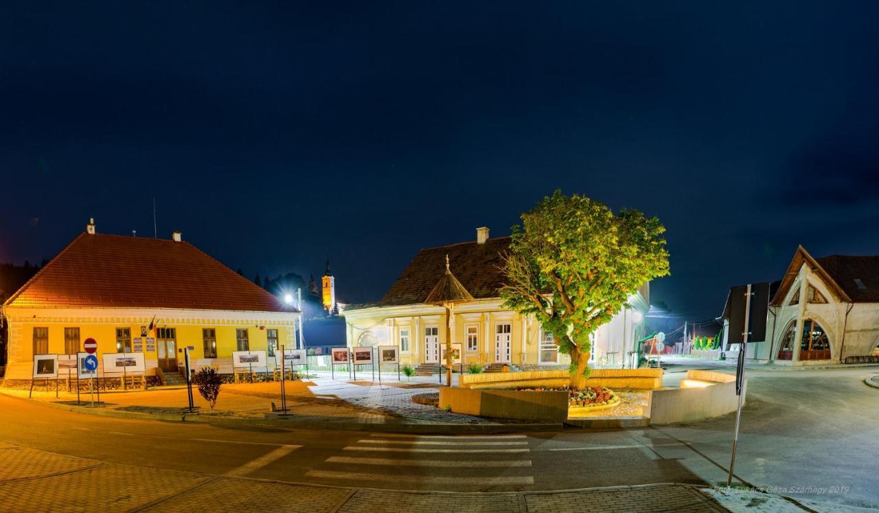 Csergo Ildiko Vendeghaz Hotel Lazarea Exterior photo